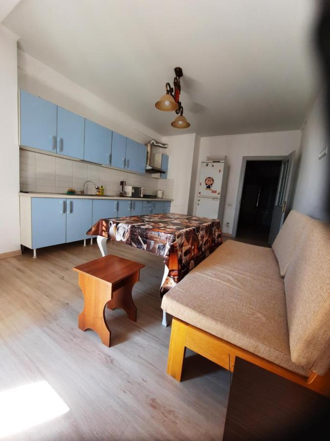 Diplomat - 2 Apartment Bishkek Bagian luar foto