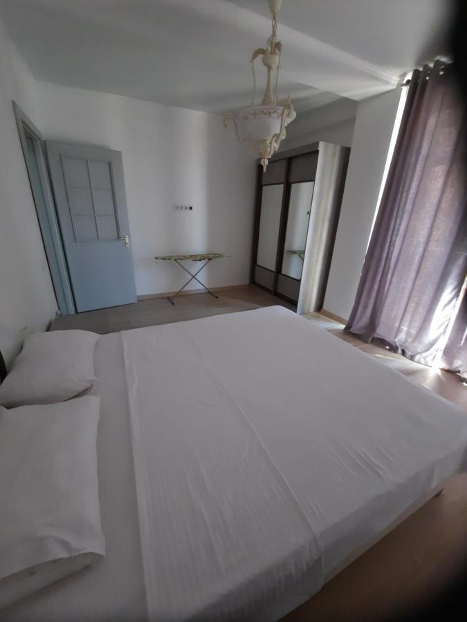 Diplomat - 2 Apartment Bishkek Bagian luar foto
