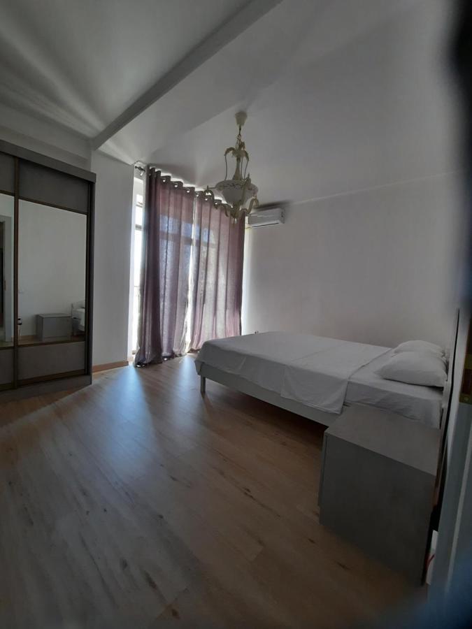 Diplomat - 2 Apartment Bishkek Bagian luar foto