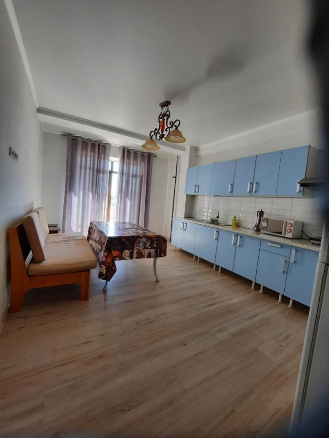 Diplomat - 2 Apartment Bishkek Bagian luar foto